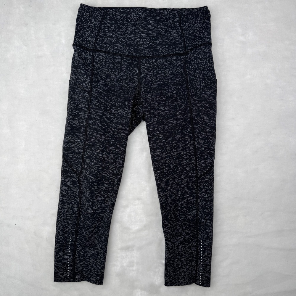 Lululemon Fast  Free Crop II Nulux Size 6 Soundwave Alpine White Black